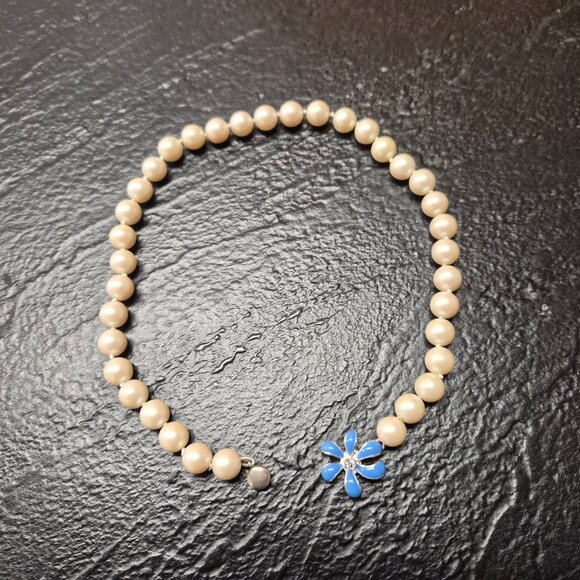 VTG Faux Pearl Choker – Enamel Flower Clasp 15.5" Y2K Romantic Bridal Grannycore - Picture 2 of 5